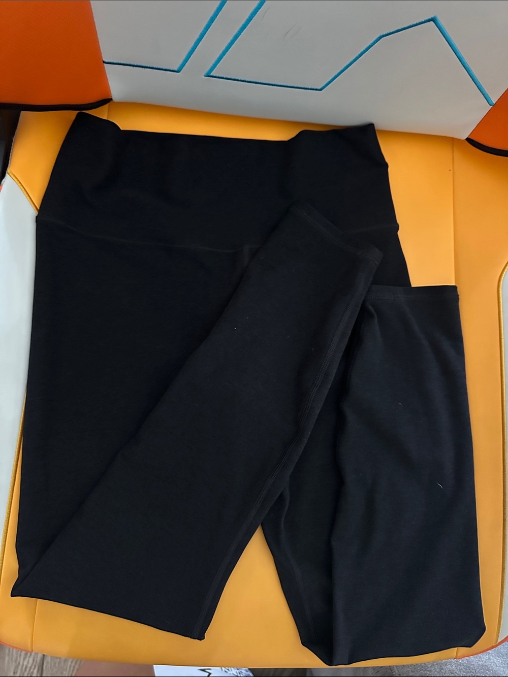 Vuori Set: top & leggings bundle - Picture 2 of 5